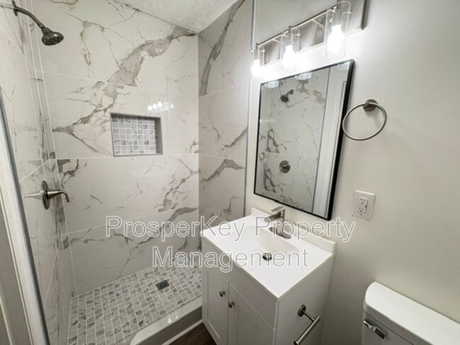 Building Photo - 2127 Wellborn Dr
