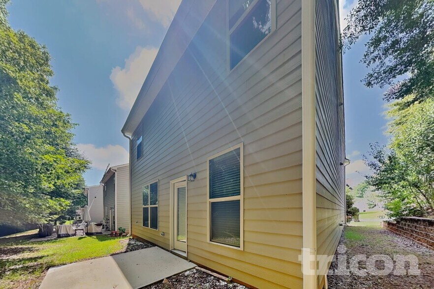 Building Photo - 216 Stillwood Dr