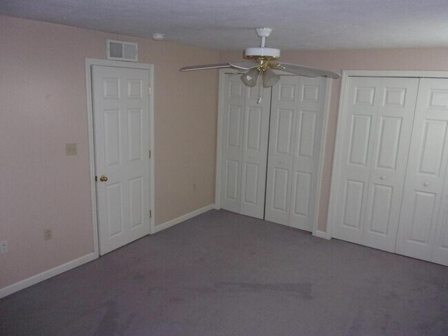 Building Photo - 1536 Briarwood Cir