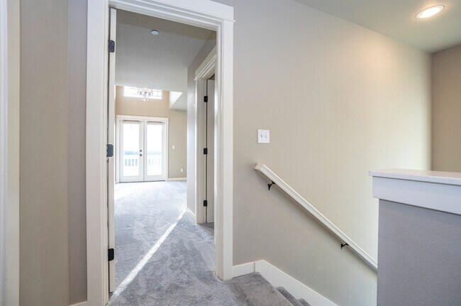 Building Photo - 1749 Skyline Ridge Ln SW