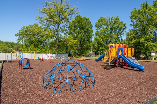 Building Photo - 21 Maple Ave