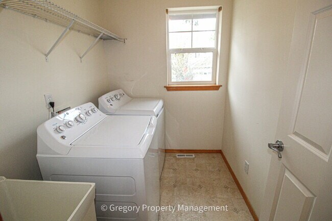 Building Photo - 12920 NE 203rd Ct