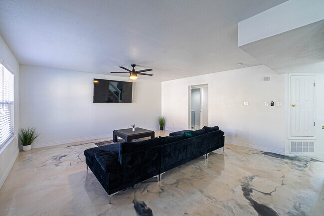 Building Photo - 301 Lienege Rene Ct