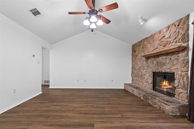 Building Photo - 6007 Brentcove Dr