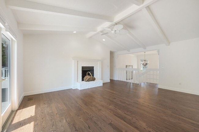 Building Photo - 5 Santa Victoria Ct