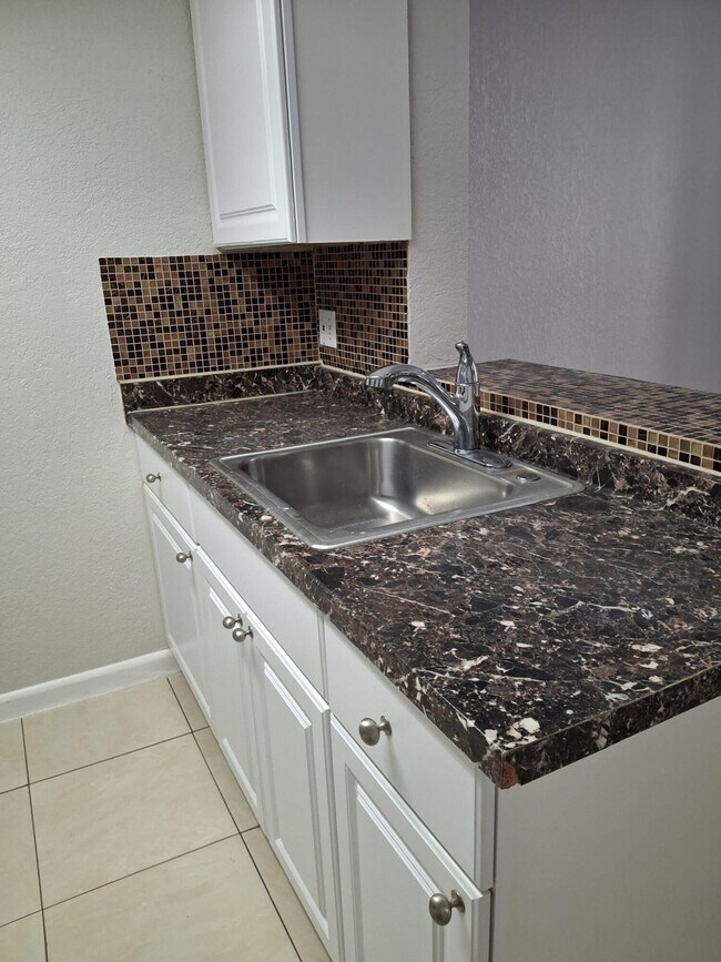 Building Photo - 3238 Coral Lake Ln