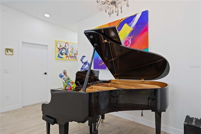 Building Photo - 7520 N Coolidge Ave