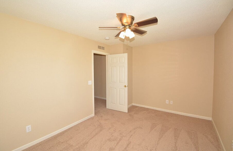 Building Photo - 720 Treyburn Lakes Way
