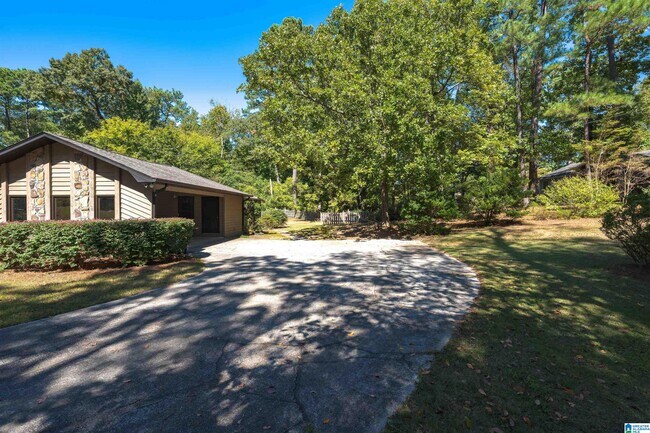 Building Photo - 2001 Shadowood Ct