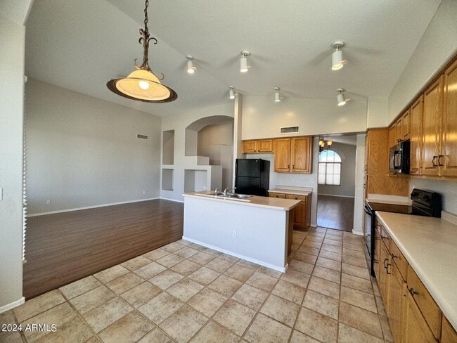 Building Photo - 1795 W Canary Way