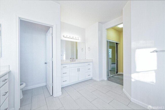 Building Photo - 5476 Summerfield Dr