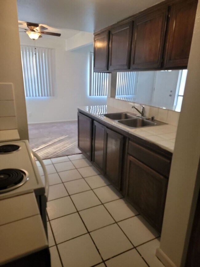 Building Photo - Wonderful 2 bedroom Townhouse close to Pool