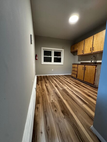 Renovated kitchen with new appliances - 257 Mount Vernon Ave