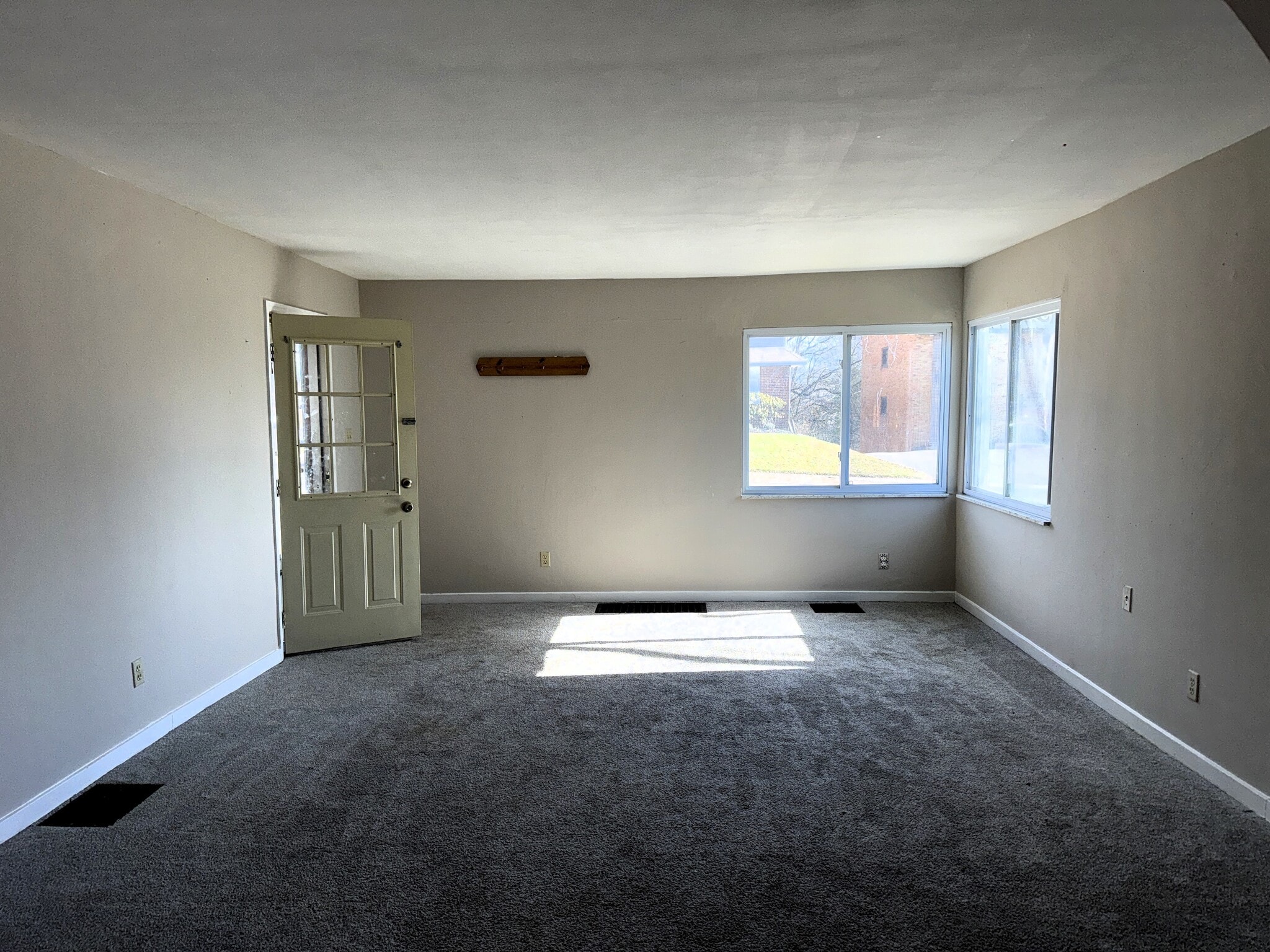 Building Photo - 909 Perry Hwy