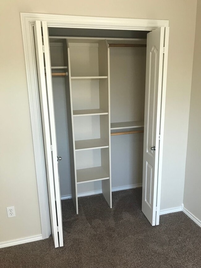 Building Photo - Meridian Charmer with 3 Car Garage, & Huge Backyard!