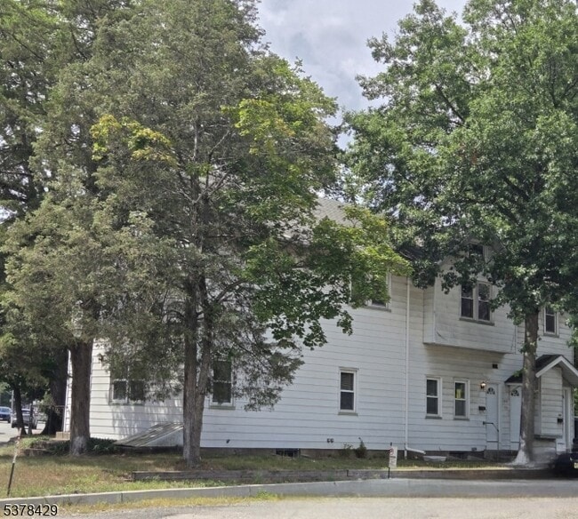 Building Photo - 128 1st St