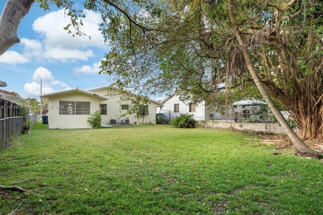 Building Photo - 8873 SW 25th St