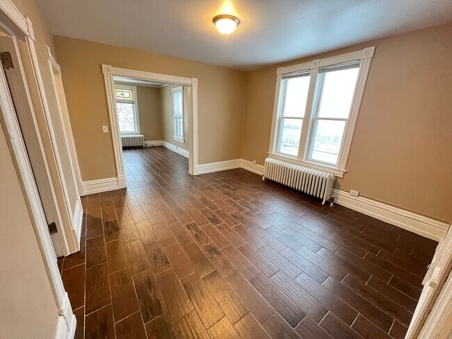 Building Photo - 419 N 1st Ave W