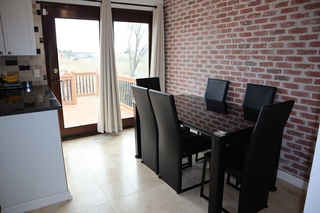 Building Photo - La Vista Home For Rent
