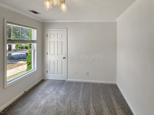 Building Photo - 3755 Pine Village Pl