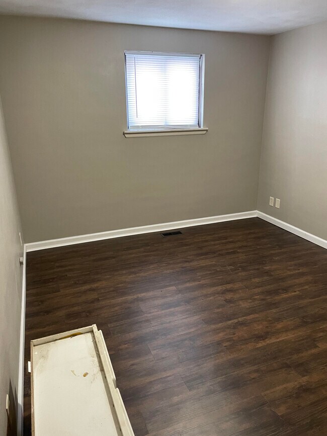 Building Photo - 4 Rosewood Ln