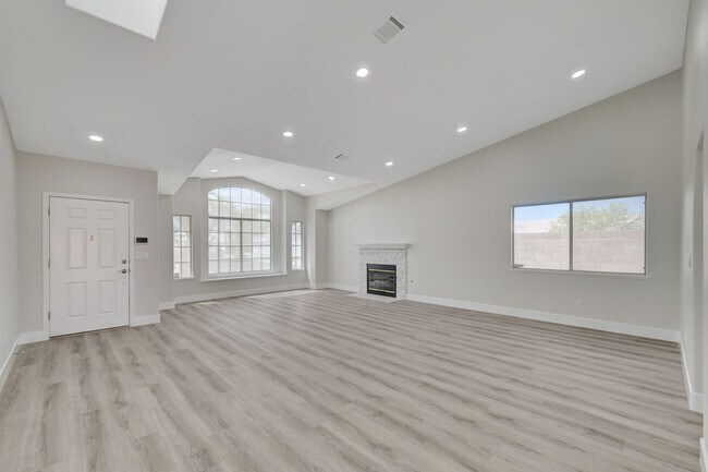 Building Photo - Remodeled Single Story, 4 Bedroom Home in Desert Shores