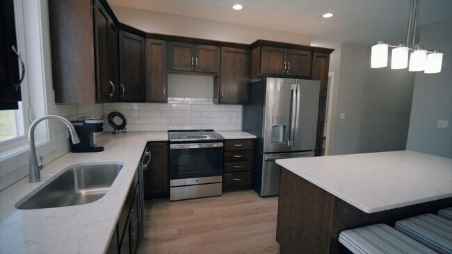 Building Photo - 812 Parkside Ln