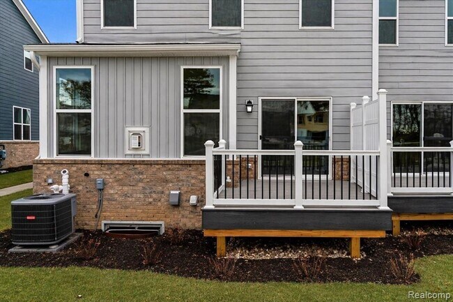 Building Photo - 10633 Barrett