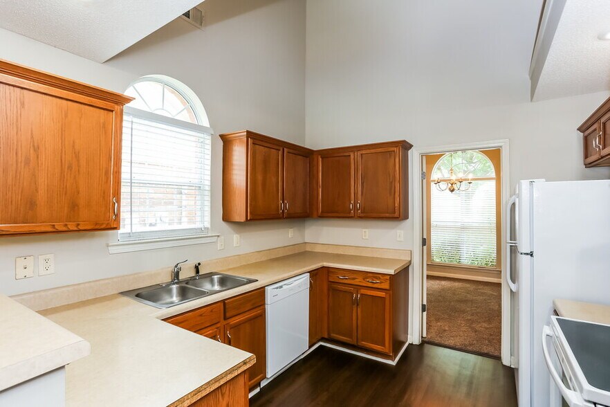 Building Photo - 4832 Ashcroft Dr