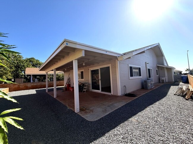 Building Photo - ROYAL KUNIA - 4 BDRM/2 BATH/ENCLOSED GARAGE