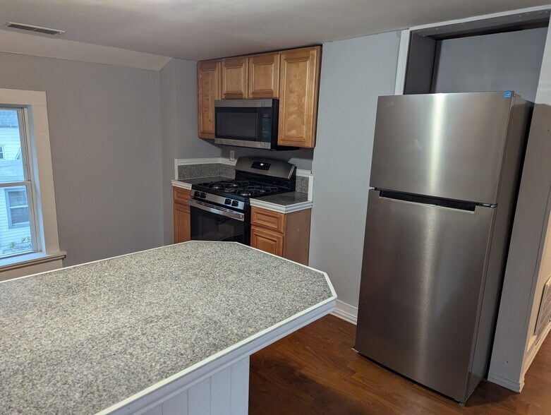 Kitchen - 130 Aurora St