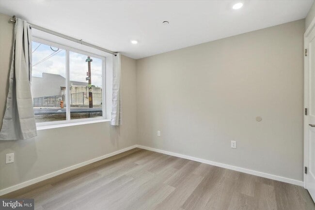 Building Photo - 1701 W Seybert St