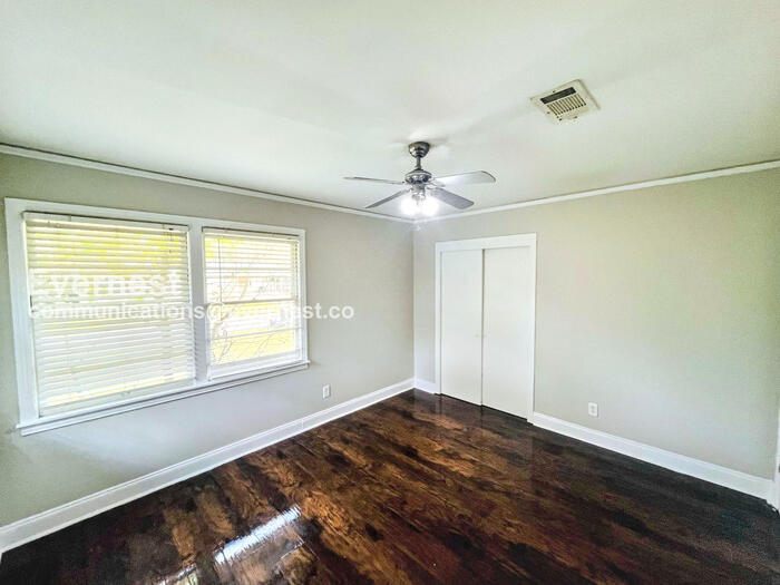 Building Photo - 1521 Wilhurst St