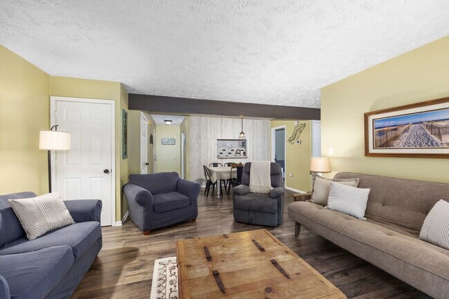 Building Photo - 6542 Bella Vista Dr NE