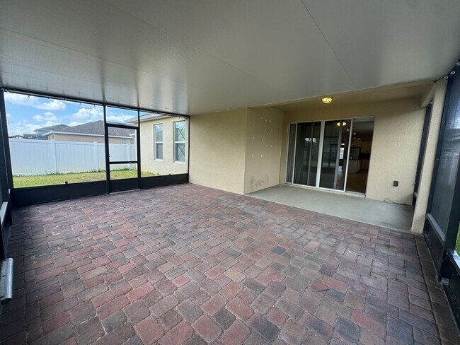 Building Photo - SPACIOUS 4BR/2BA IN THE SAINT CLOUD AREA