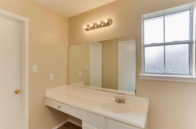 Building Photo - 9210 Rosewell Ct