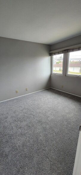 Bedroom #1 11'x 10' - 1100 Opal St