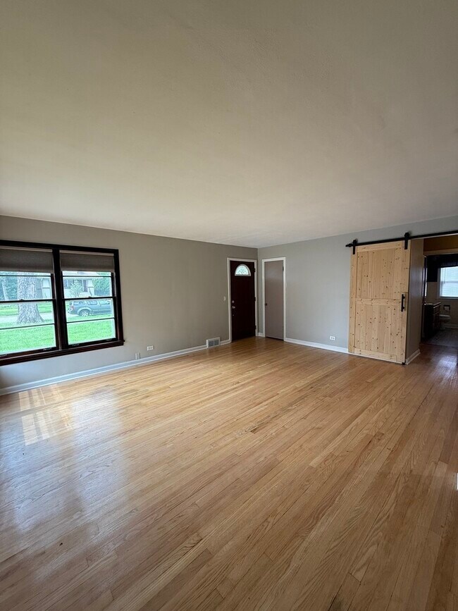 Building Photo - 479 N Elm Ave
