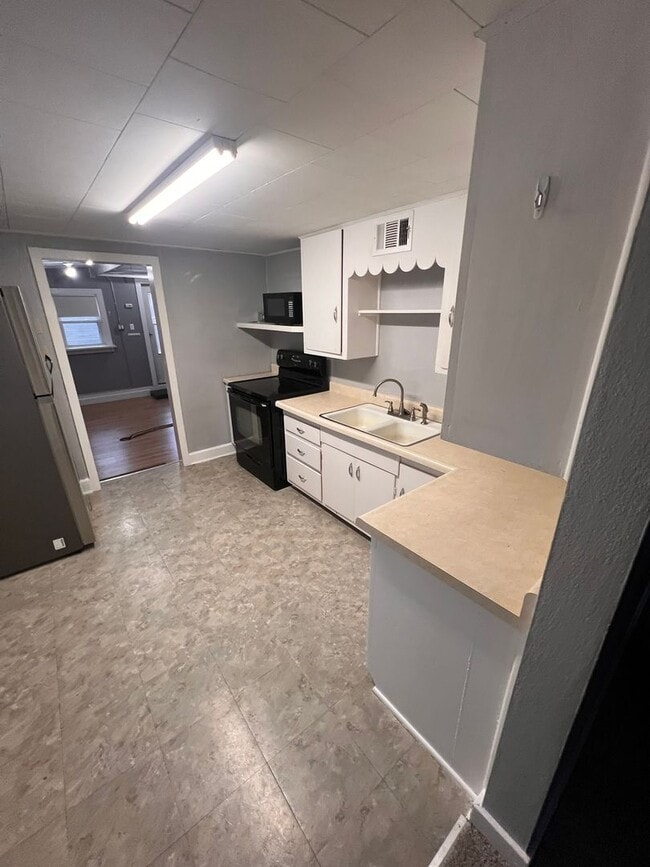 Building Photo - 2 bedroom home in Boone, fenced in yard, great for families!