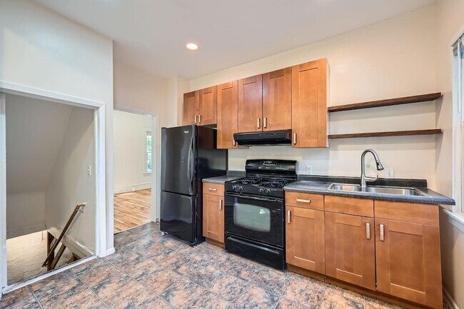 Building Photo - 3014 N Humboldt Ave