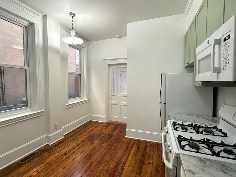 Eat-in kitchen with quartzite countertop, dishwasher, microwave, garbage disposal, and washer & drye - 336 Fitzwater St