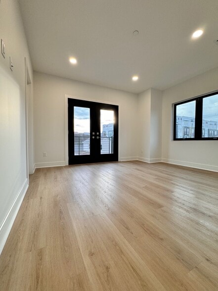 Building Photo - 85 W High St