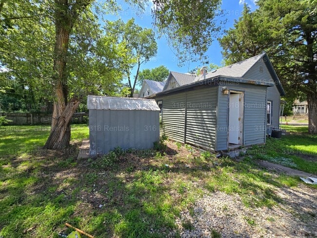 Building Photo - $795 - 2 bed 1 bath - Single Family Home