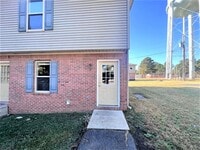 Building Photo - University Place 2- Charming Townhouse Apartment