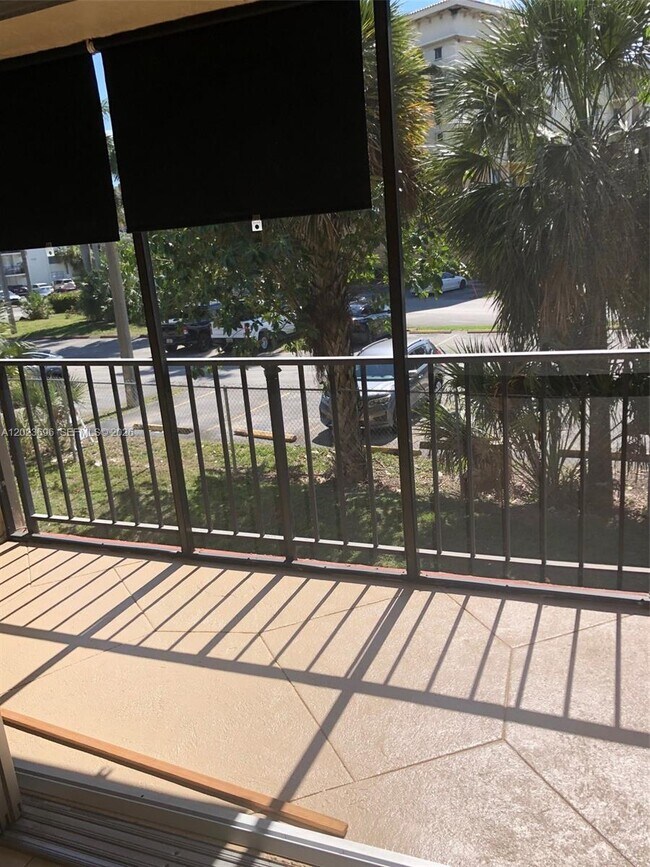 Building Photo - 9150 Fontainebleau Blvd