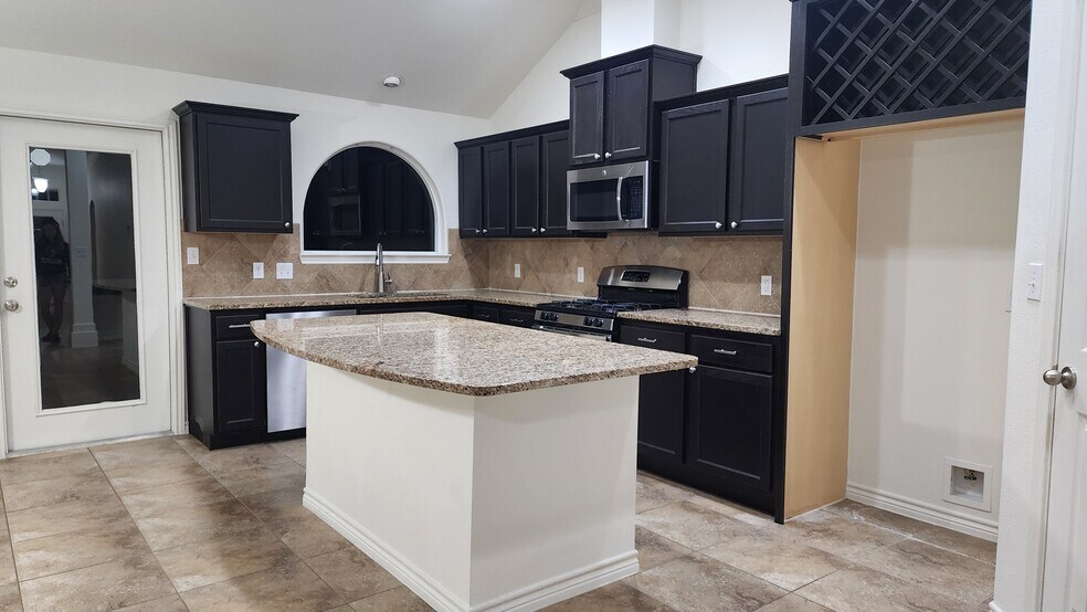Kitchen - 7218 Lands End Dr