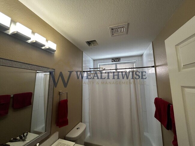 Building Photo - Luxurious 2 Bedroom 2 Bath Home for Rent in Sun City, Oro Valley 14286 N Wisteria Way, Oro Valley...