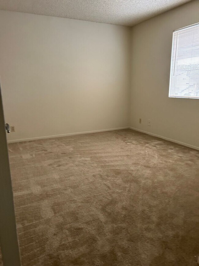 Building Photo - 4121Waln - L