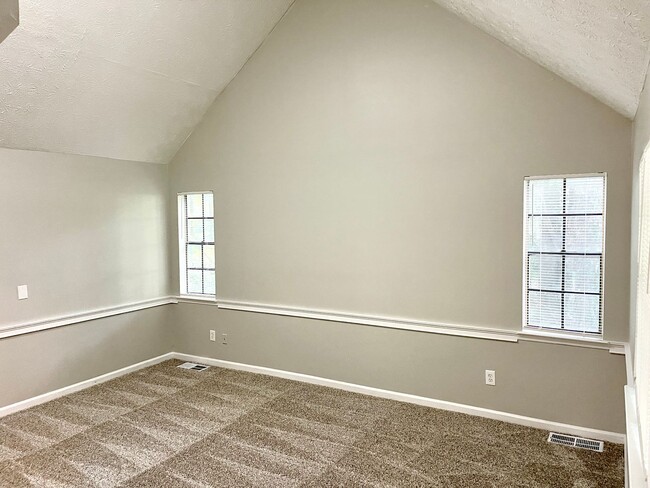 Building Photo - Welcome to the Charming 4 Bedroom/3 Bath w...