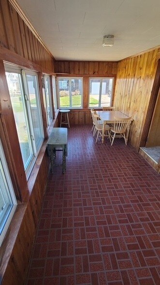 Building Photo - 2 Robertson Rd